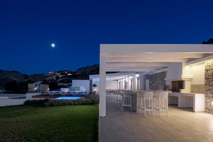 Louzoia Bay gallery image 5