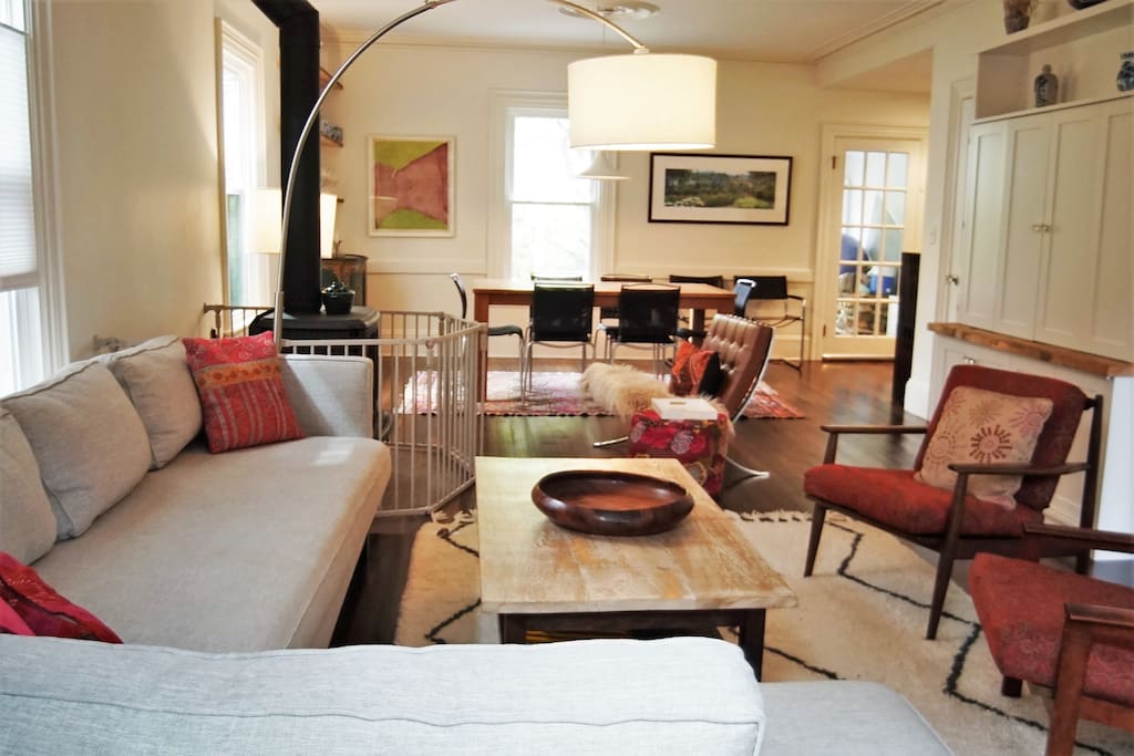 Living room (facing north, TV cabinet closed)