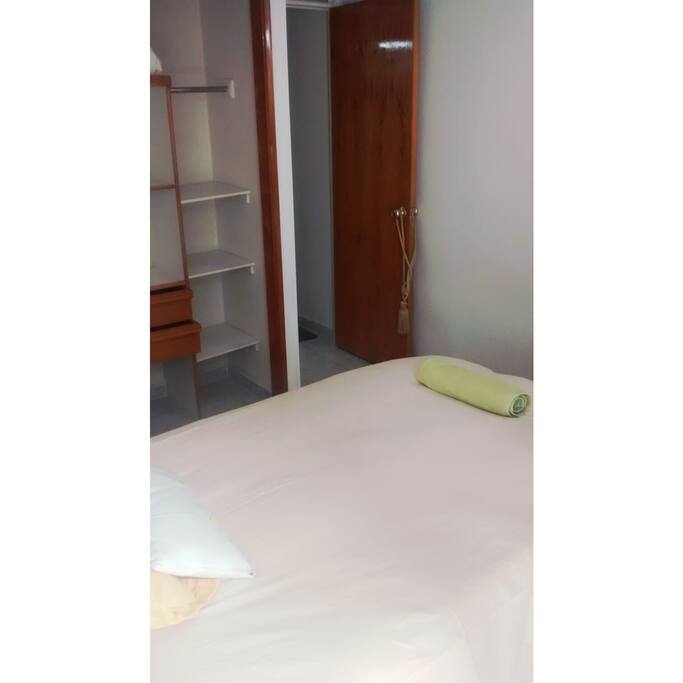 Habitación 2 con cama sencilla