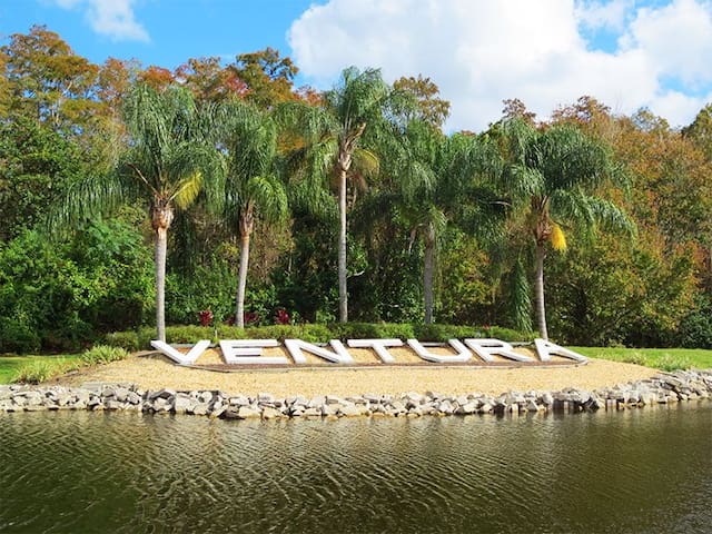 Peaceful, full-featured condo near airport & parks