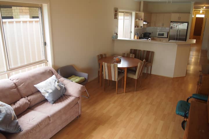 Inner Adelaide Suburb Home With Three Bedrooms - Enfield