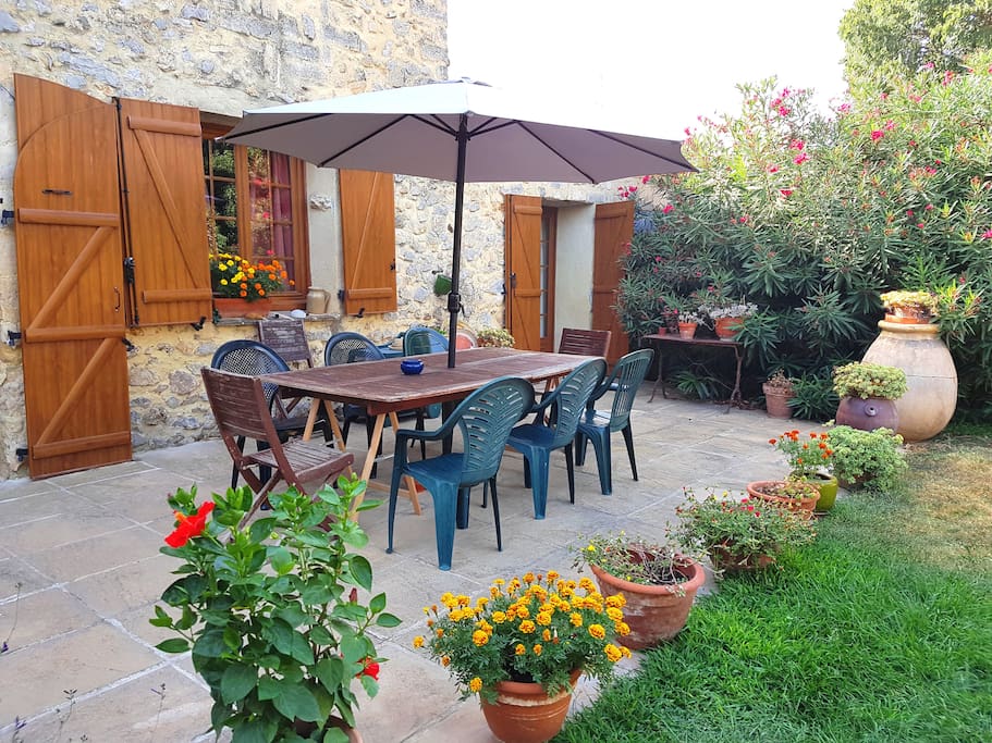 la terrasse devant la maison