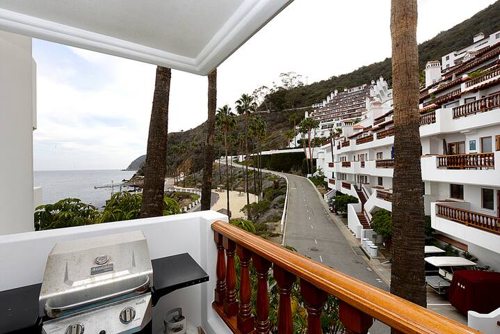 H1068: Impeccable 2bd villa, No Steps, Golf Cart gallery image 3