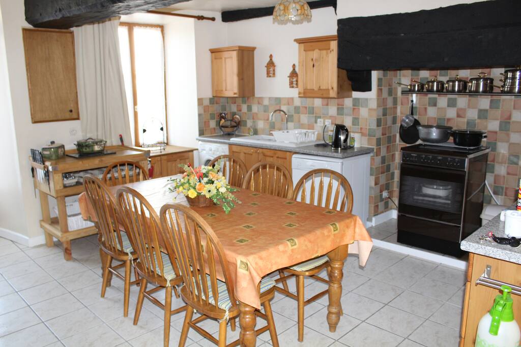 Fully equipped kitchen.