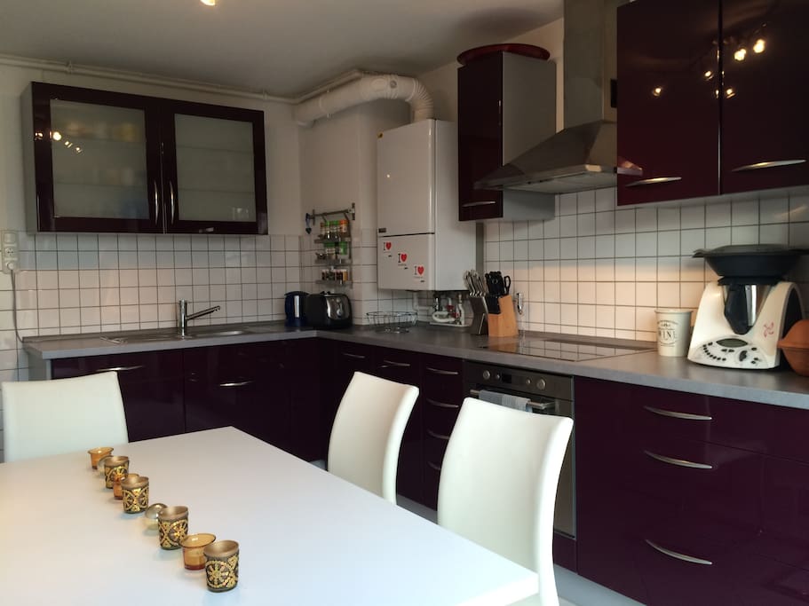 Bright kitchen and fully equipped