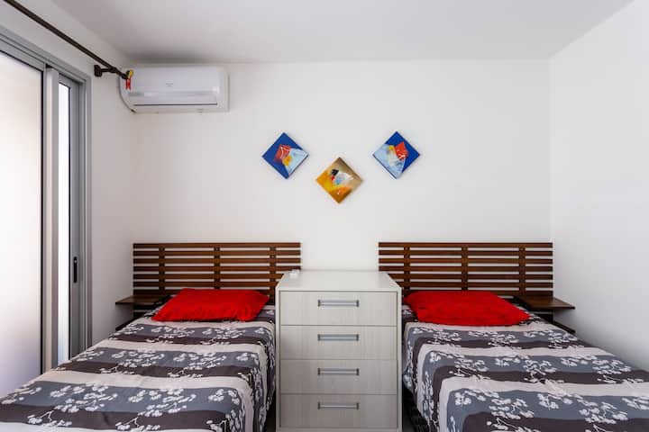 Segundo dormitorio con dos camas individuales