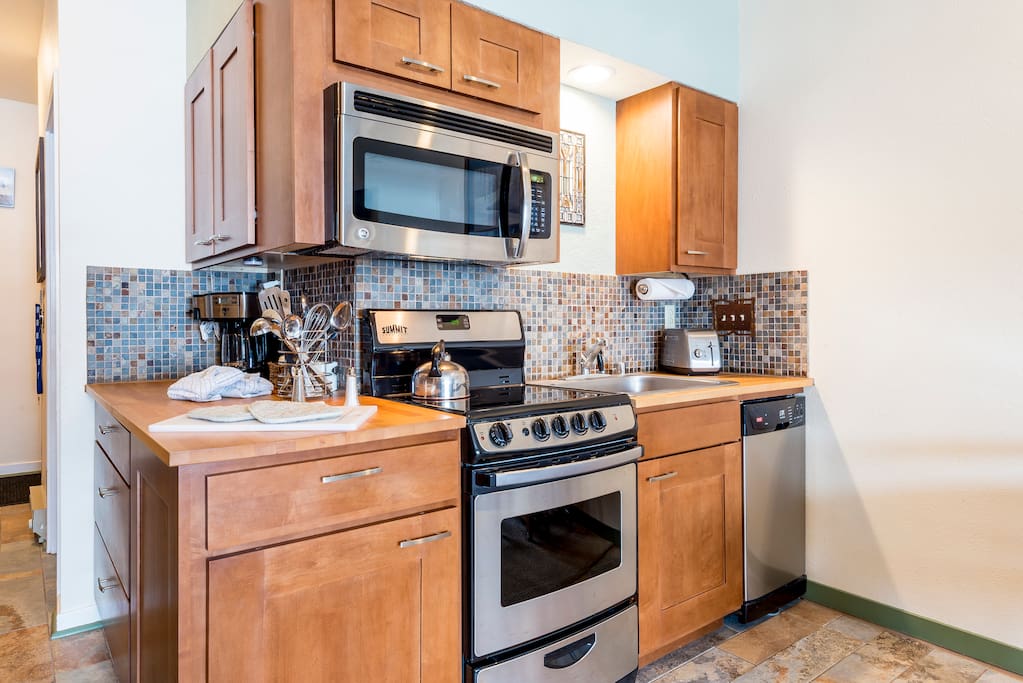 Stainless Steel Appliances and Soft-Close Drawers and Cabinets