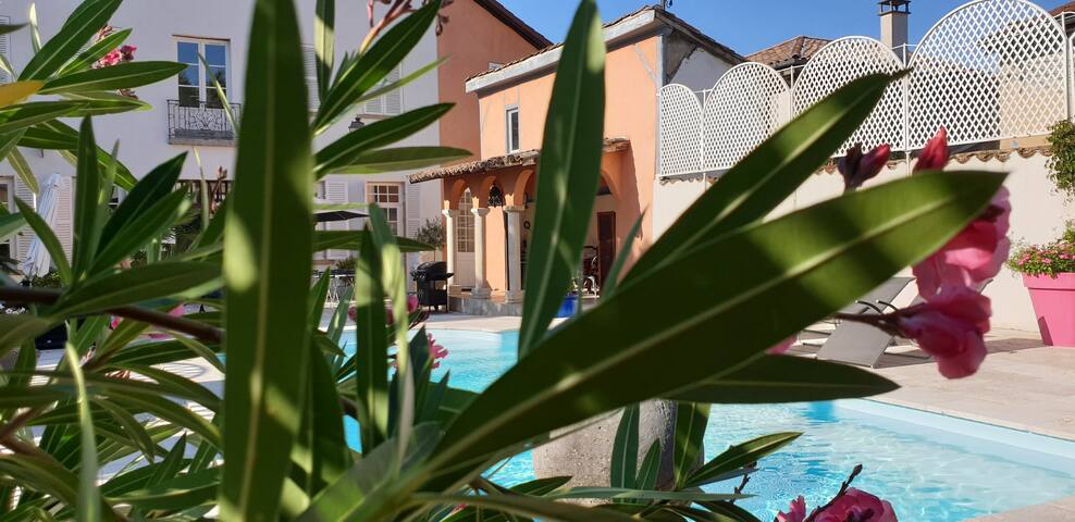 Maison de ville du XVIIIe siècle , piscine Lyon 9 gallery image 3