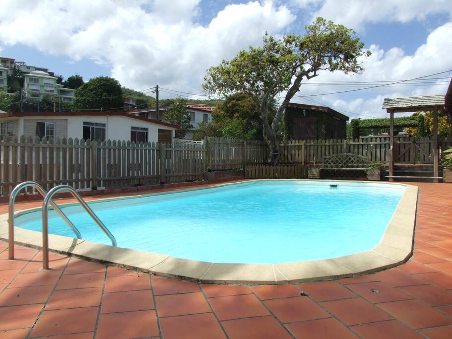 PISCINE SECURISEE POUR ENFANTS