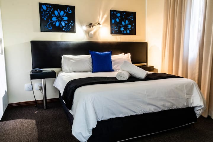 Furnished Apartment - Close to Sandton & Rosebank2