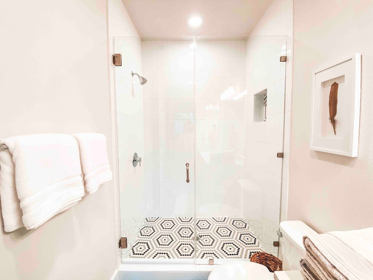 Brand New Studio Apartment with Private Entrance