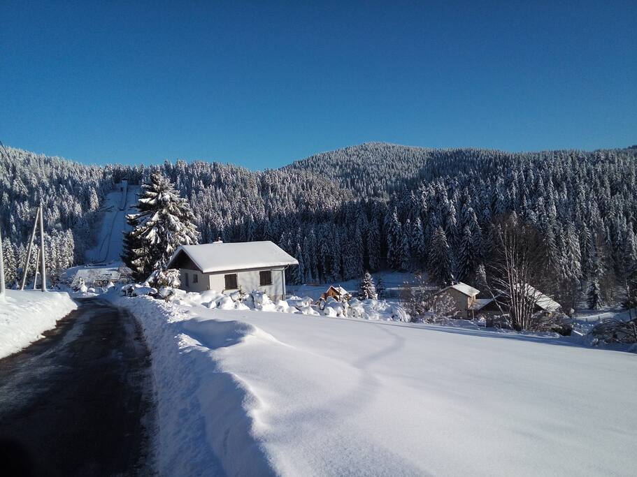 Le chalet avec vue panoramique sur les pistes et la vallée