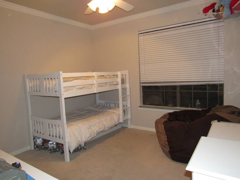 Please no more than 200 lb on top bunk