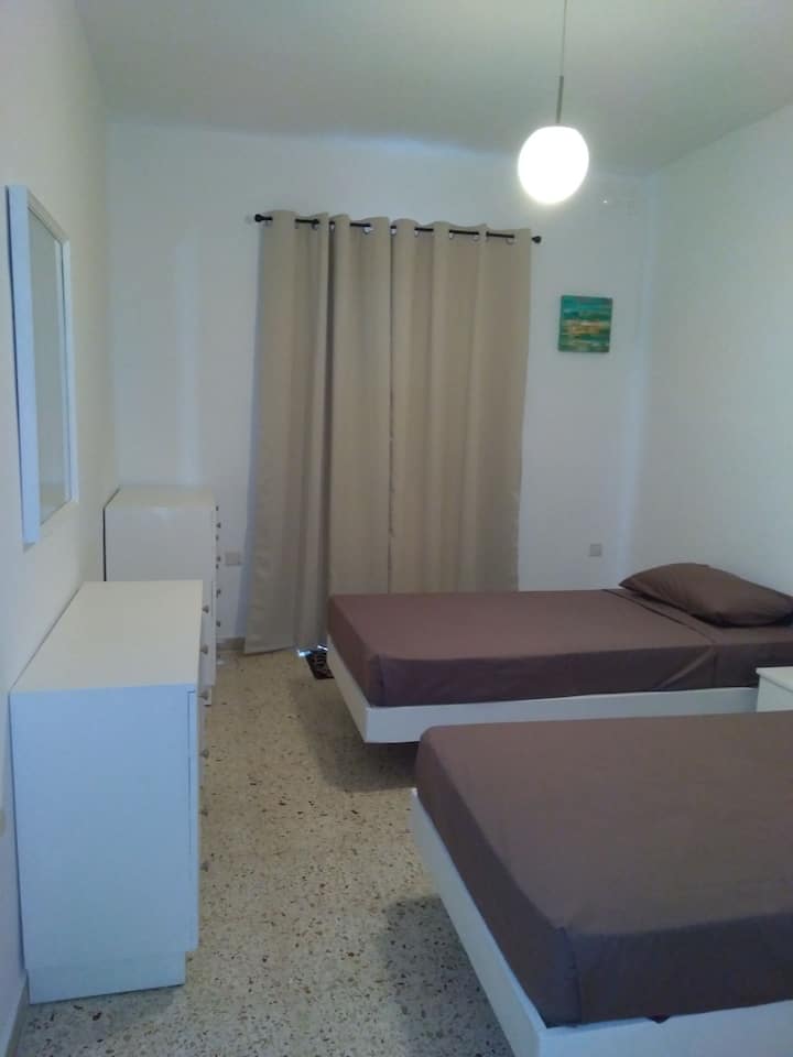 Dormitorio con 2 camas de una plaza.
