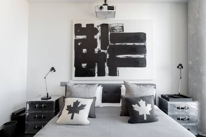 Corner Penthouse with Skyline and Lake View! gallery image 3