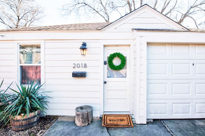 Cozy SCANDI style cottage in THE PLAZA
