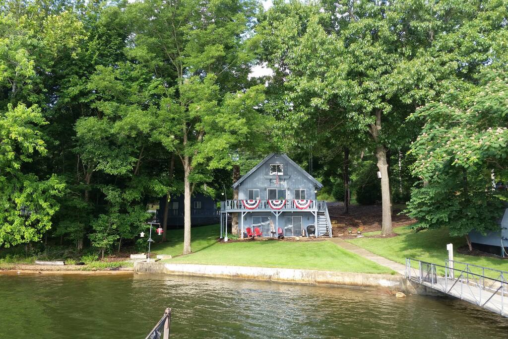 No steps to the dock