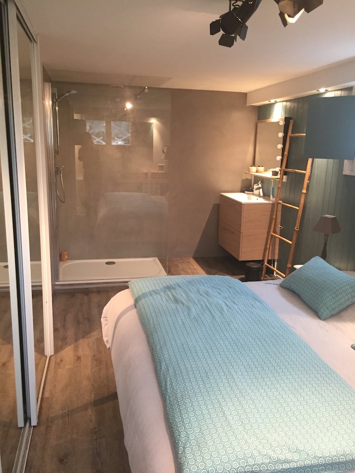 Chumba cha kulala 4 na chumba cha kuoga