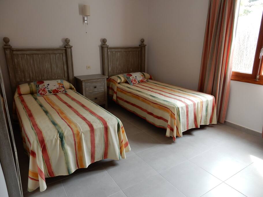 Habitación con dos camas individuales