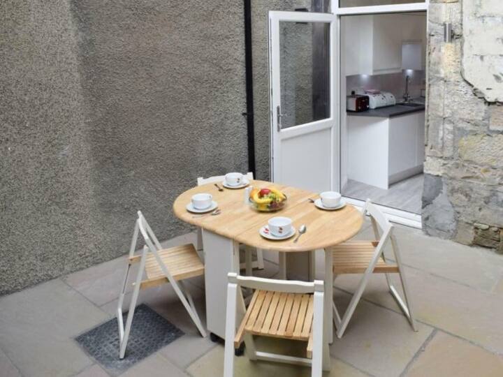 Apartment With Private Patio near Edinburgh Flats for Rent in Fife, Scotland, United Kingdom