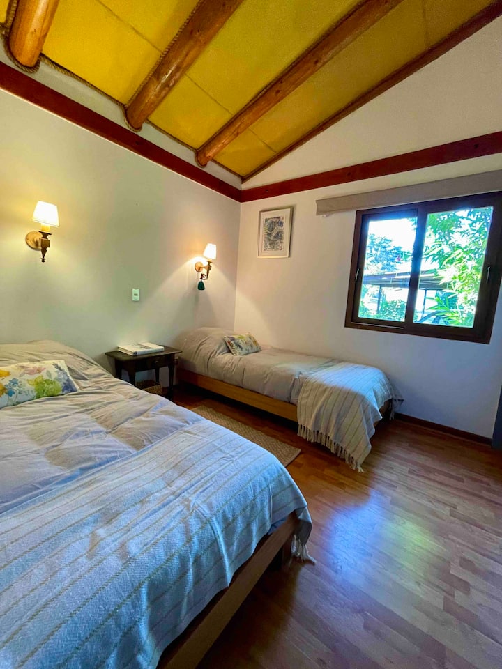 Საძინებელი 2 საწოლით