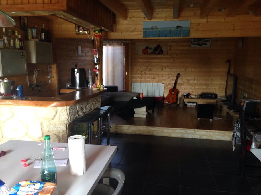 Depuis la cuisine , bar , coin Tv