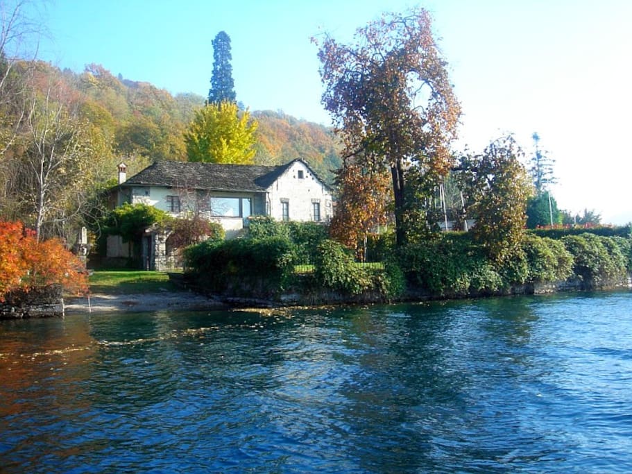 Villa Imolo with pool and directly at the lake! Near Orta San Giulio, Lake Orta Italy