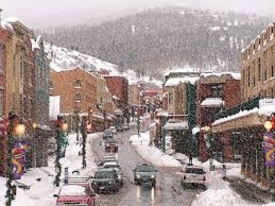 Excellent location on Main St