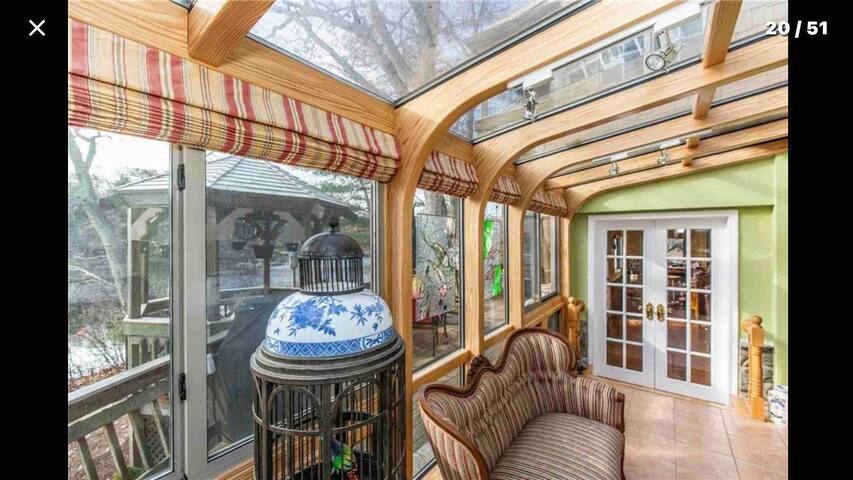 Beautiful Lakefront Cottage w/ Sunset Views gallery image 3