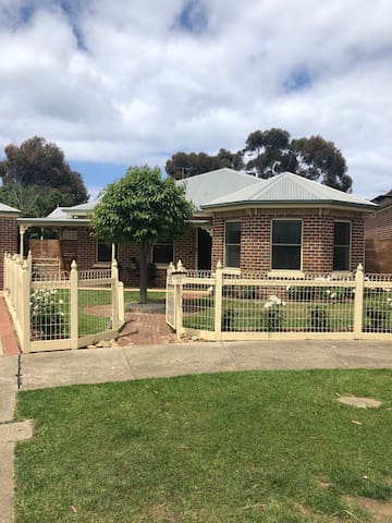 Pet friendly family home! gallery image 4