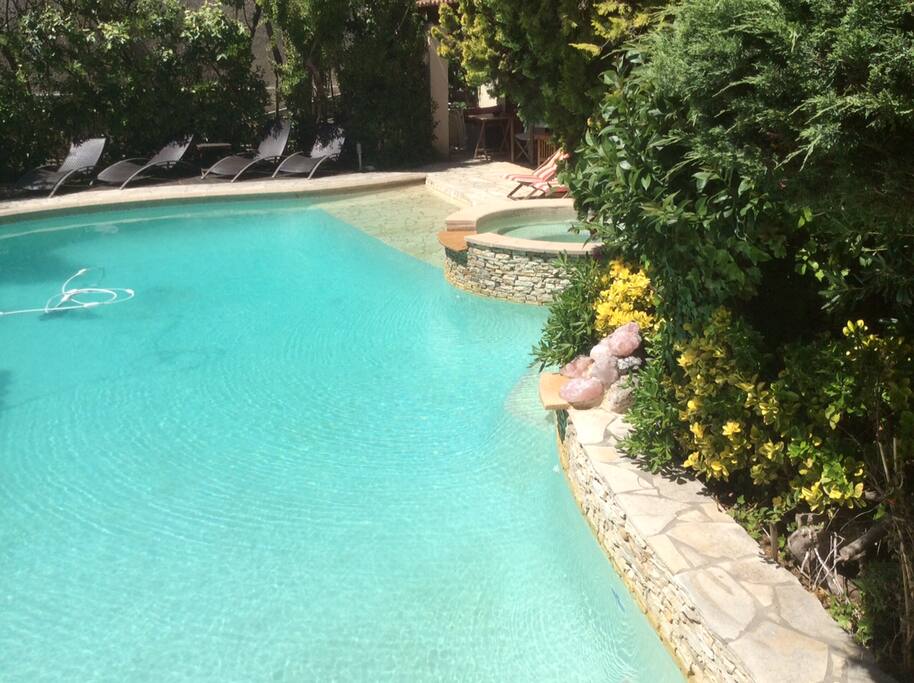 La piscine & le jacuzzi