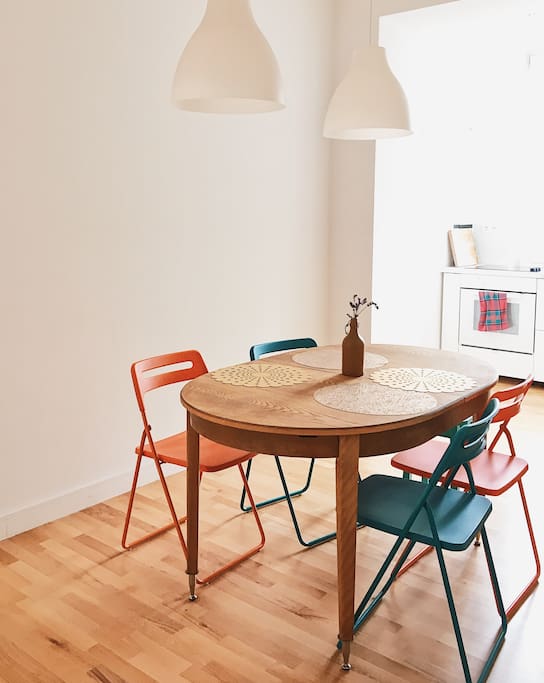 Jadalnia/ miejsce do pracy. Dining room/ work space.