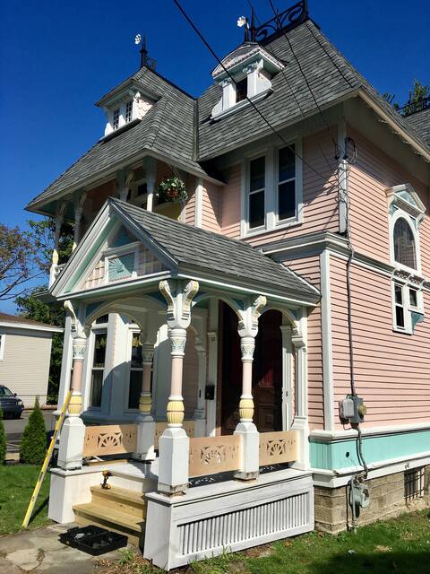 The wedding Cake House