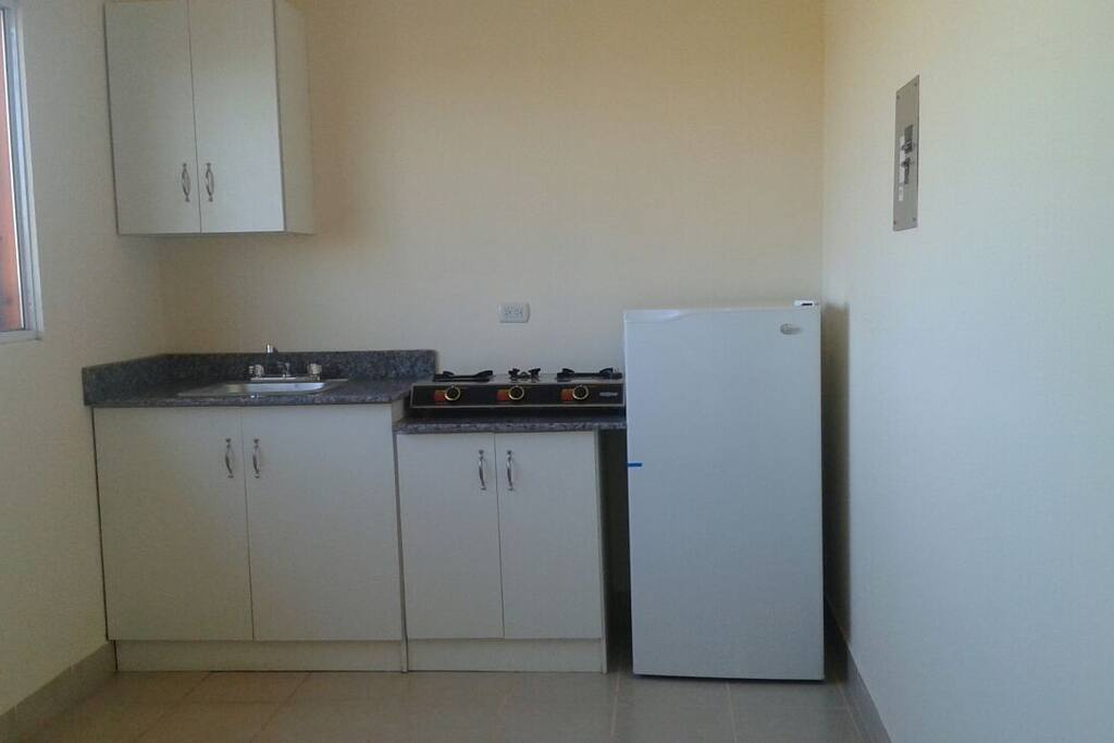 Fully equipped kitchen with breakfast area