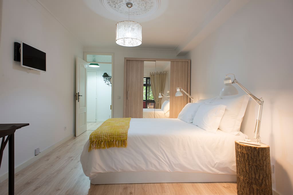 Quarto c/ acesso à Varanda Interior