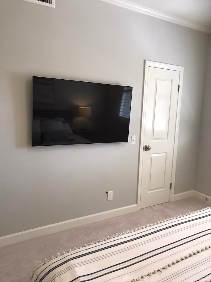 טלוויזיה חכמה 65 אינץ' מבית Samsung