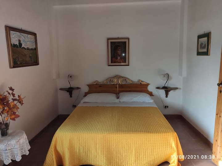 Habitación grande con baño privado