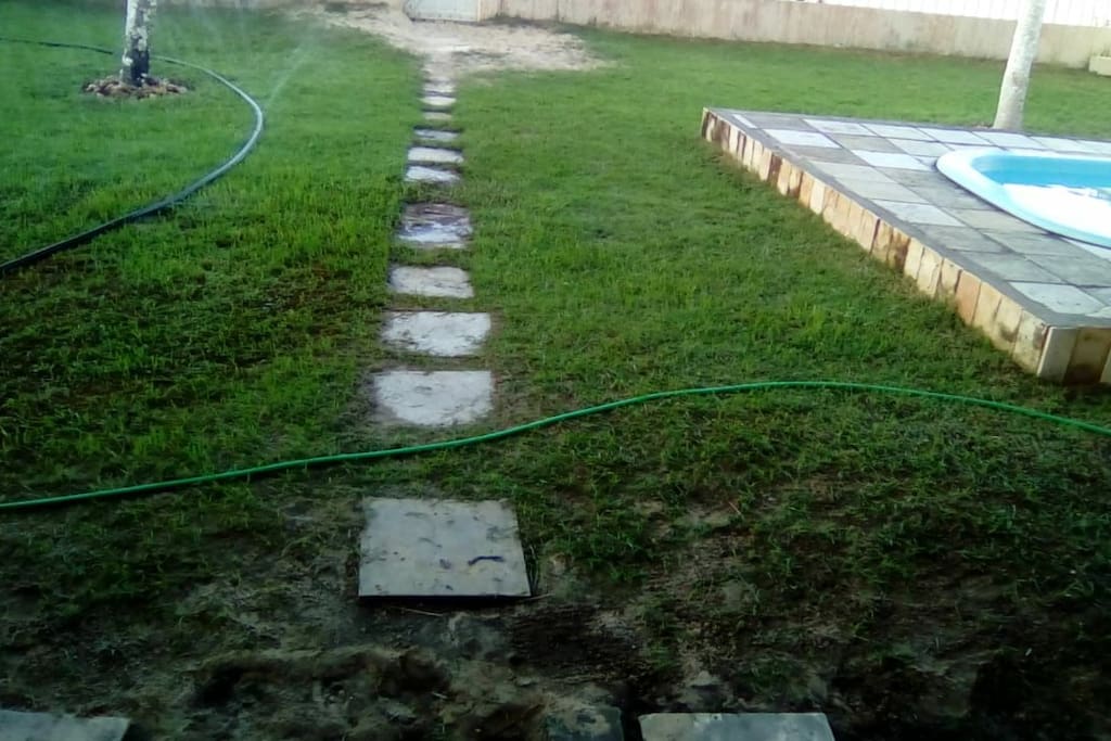 Entrada da casa pela praia.