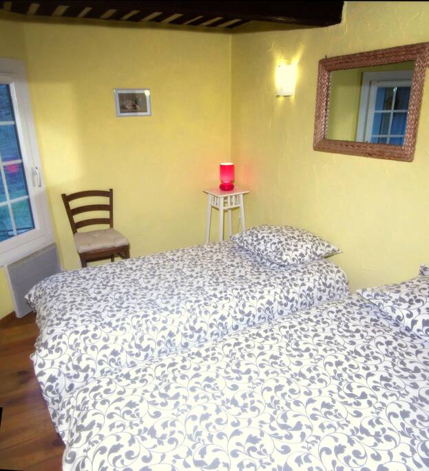 La deuxième chambre dispose de deux lits de 90 cm