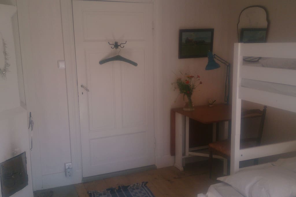 Bedroom with 120+90 cm bed