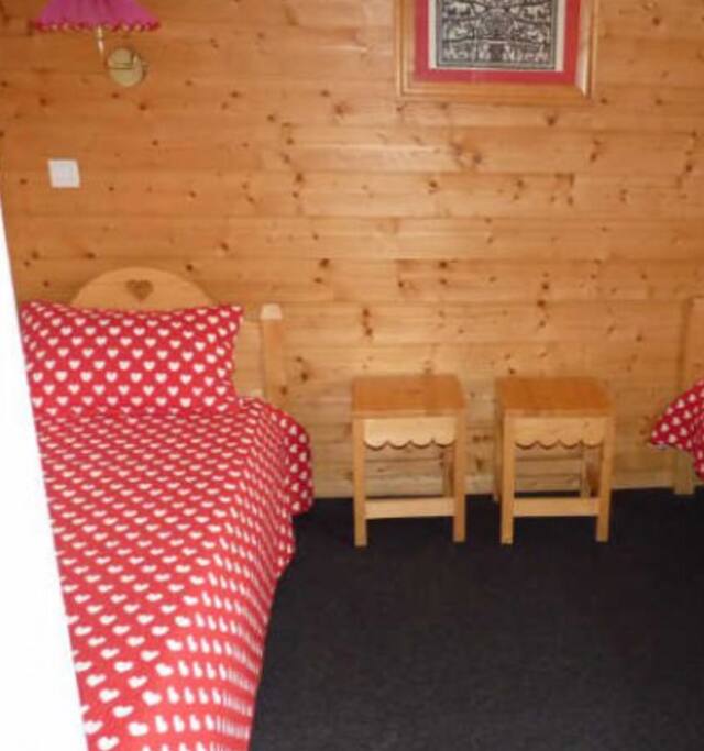 Chambre (avec 2 lits 1 place)