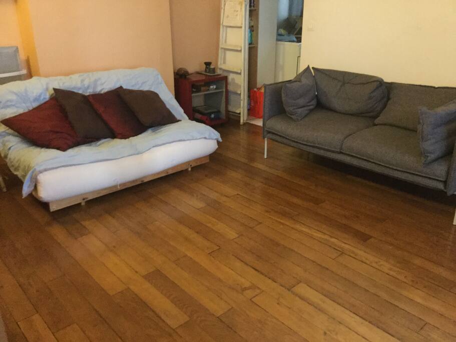 Salon, avec futon pouvant servir de 2ème couchage