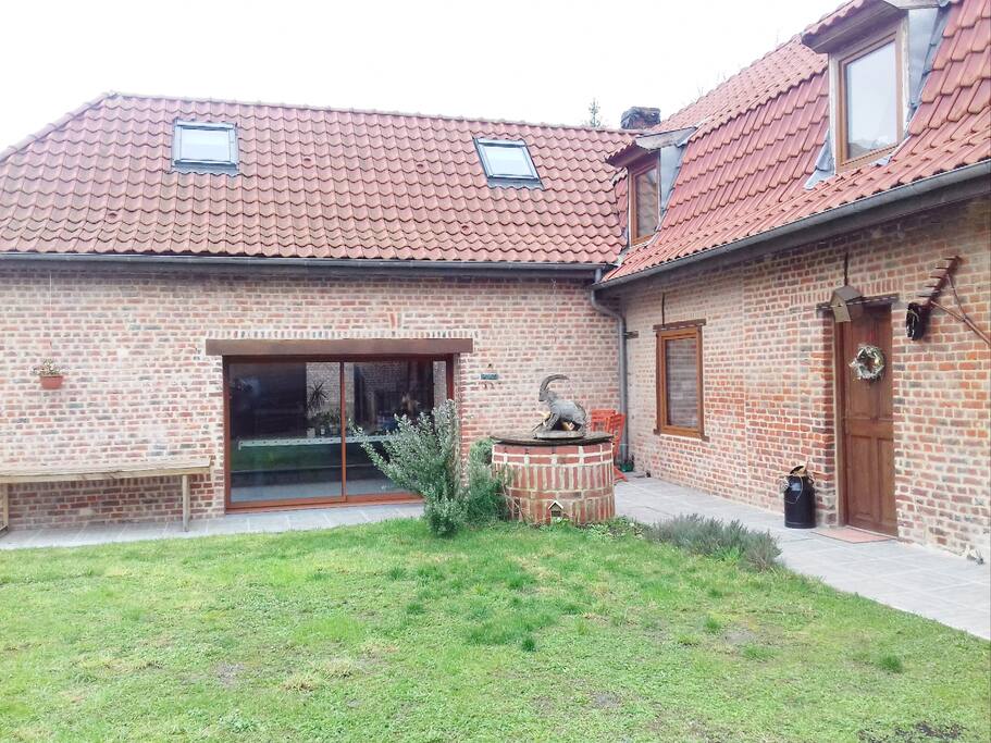 petit jardin et grande terrasse