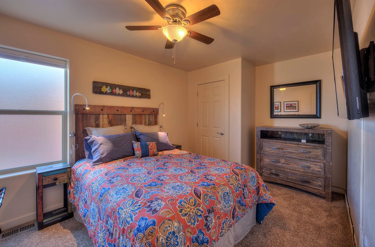 Bedroom 3 (2nd floor) with queen bed