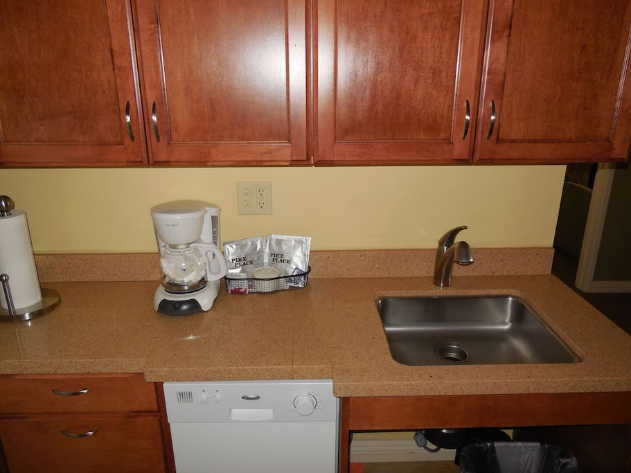 Kitchenette has Dishwasher