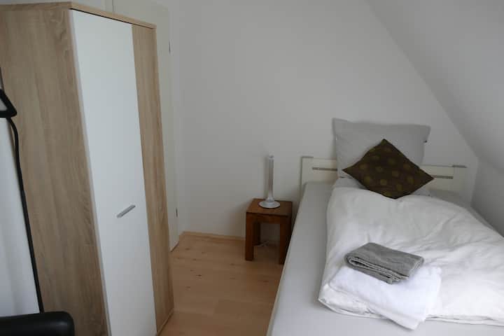 Bett 120 cm * 200 cm in Zimmer 1
