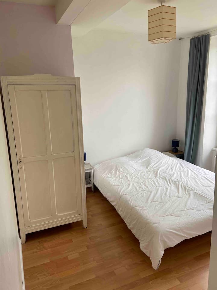 Спална соба на задниот 1-ви кат лево