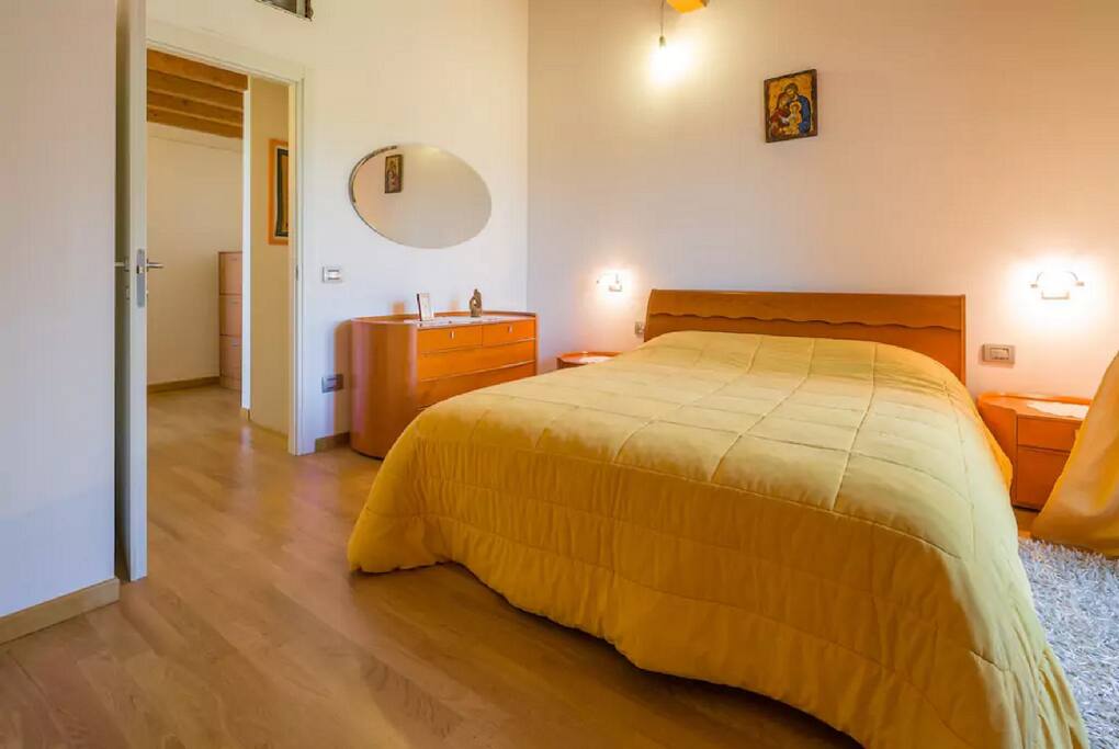 Main bedroom (first floor)