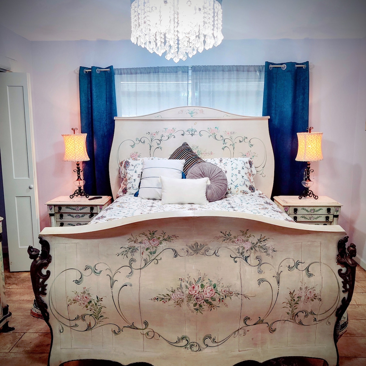 Dhoma kryesore e gjumit është projektuar mirë