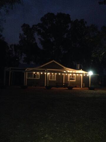 Aintree Cottage: Swan Valley Quiet & Comfortable gallery image 4